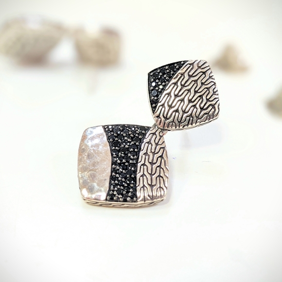 John Hardy Classic Chain Hammered Drop Earrings w. Black Sapphire + Black Spinel - Picture 3 of 5